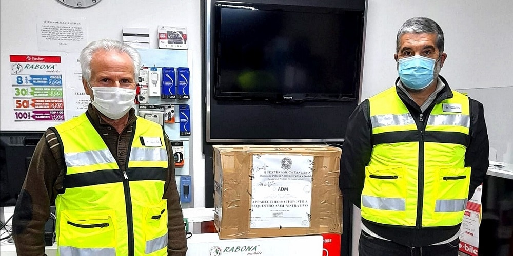 Catanzaro: scoperto negozio di telefonia adibito abusivamente a sala scommesse Catanzaro: scoperto negozio di telefonia adibito abusivamente a sala scommesse