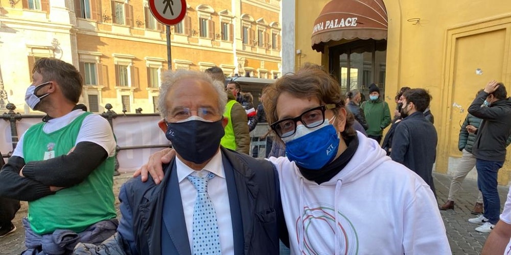 Chiacchio (Giocare Italia) a Montecitorio in supporto alla protesta dei ristoratori nazionali Chiacchio (Giocare Italia) a Montecitorio in supporto alla protesta dei ristoratori nazionali