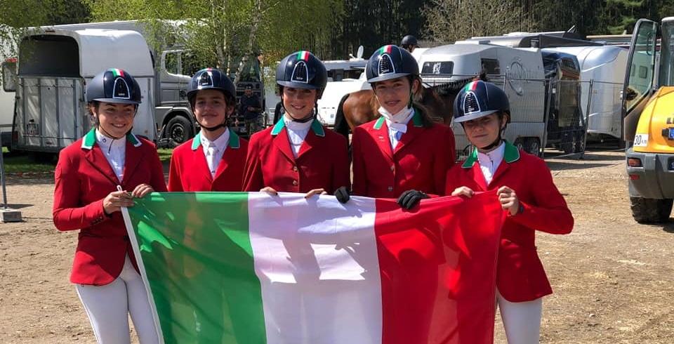 Salto ostacoli, CSIO giovanile a Lamprechtshausen: la squadra Children Toscana sul podio austriaco Salto ostacoli, CSIO giovanile a Lamprechtshausen: la squadra Children Toscana sul podio austriaco