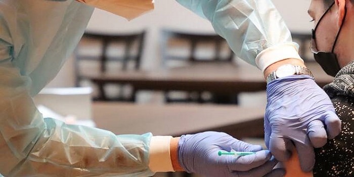 Giochi e scommesse: per oltre 29.000 lavoratori vaccinazione prioritaria in azienda (mentre si attende la riapertura) Giochi e scommesse: per oltre 29.000 lavoratori vaccinazione prioritaria in azienda (mentre si attende la riapertura)