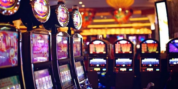 MEF, giochi in lieve crescita a ottobre: in forte calo le entrate delle slot, –296 milioni nei primi dieci mesi (–6,3%) MEF, giochi in lieve crescita a ottobre: in forte calo le entrate delle slot, –296 milioni nei primi dieci mesi (–6,3%)