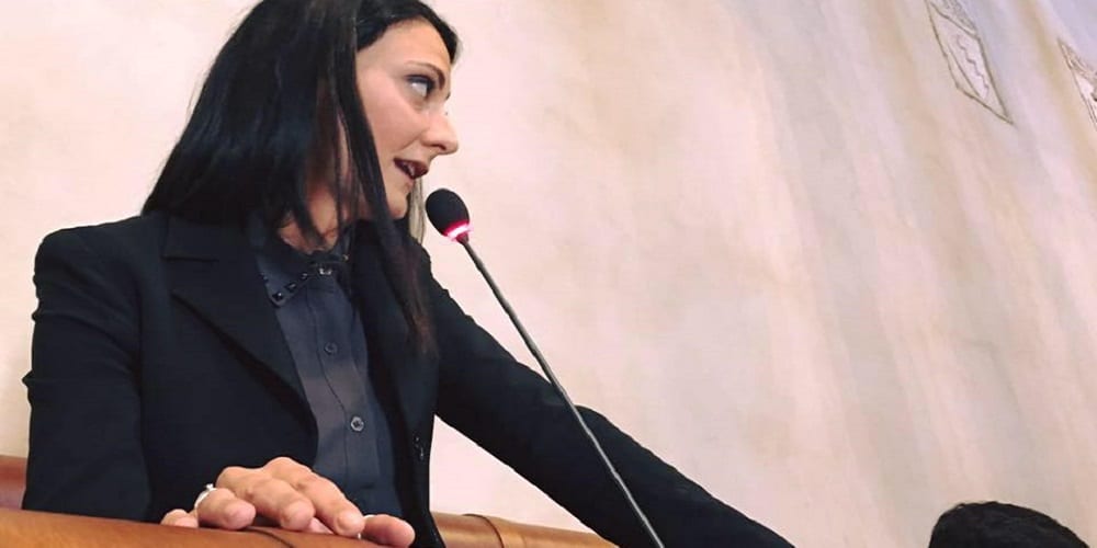 Roma approva mozione contro modifica norma regionale Lazio su distanziometro gioco d’azzardo. Seccia (M5S): “Ristori ai gestori” sara seccia gioco d'azzardo mozione