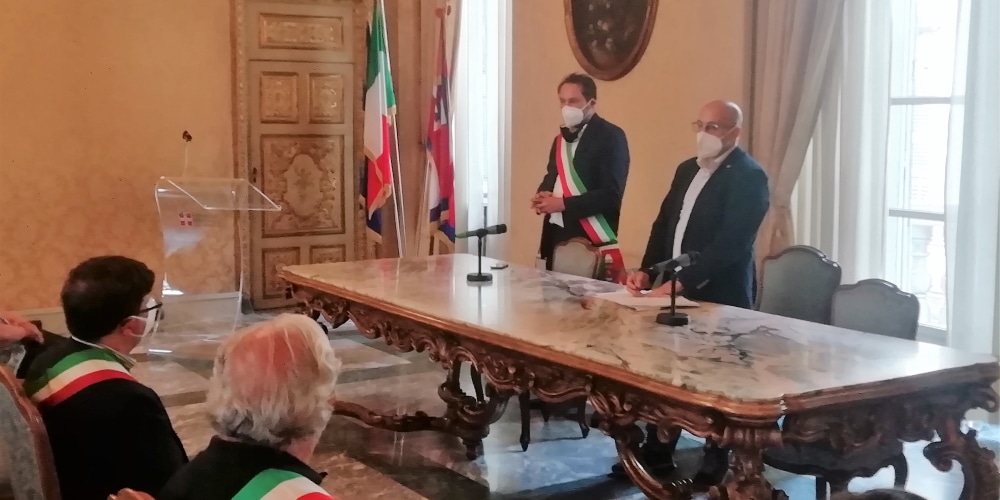 Piemonte: ddl gioco d’azzardo, appello di oltre un centinaio di sindaci. Trasmesso documento a consiglieri e assessori per raggiunger sintesi politica Piemonte: ddl gioco d’azzardo, appello di oltre un centinaio di sindaci. Trasmesso documento a consiglieri e assessori per raggiunger sintesi politica