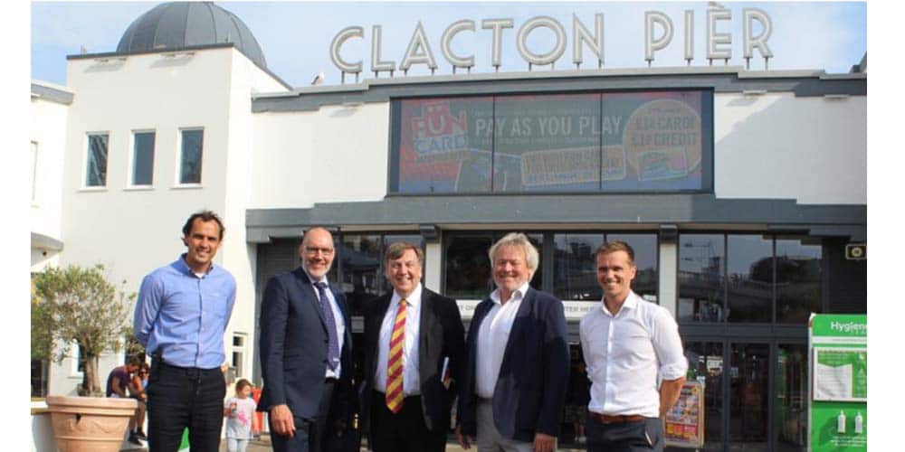 Gambling Review in UK. Whittingdale, ministro per il gioco (DCMS), visita una sala da gioco bacta Clacton Pièr