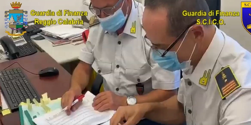 Guardia di Finanza Reggio Calabria. Eseguito un sequestro di beni per oltre 1,6milioni di euro nei confronti di un imprenditore operante nell’ambito delle scommesse on line Guardia di Finanza Reggio Calabria. Eseguito un sequestro di beni per oltre 1,6milioni di euro nei confronti di un imprenditore operante nell’ambito delle scommesse on line