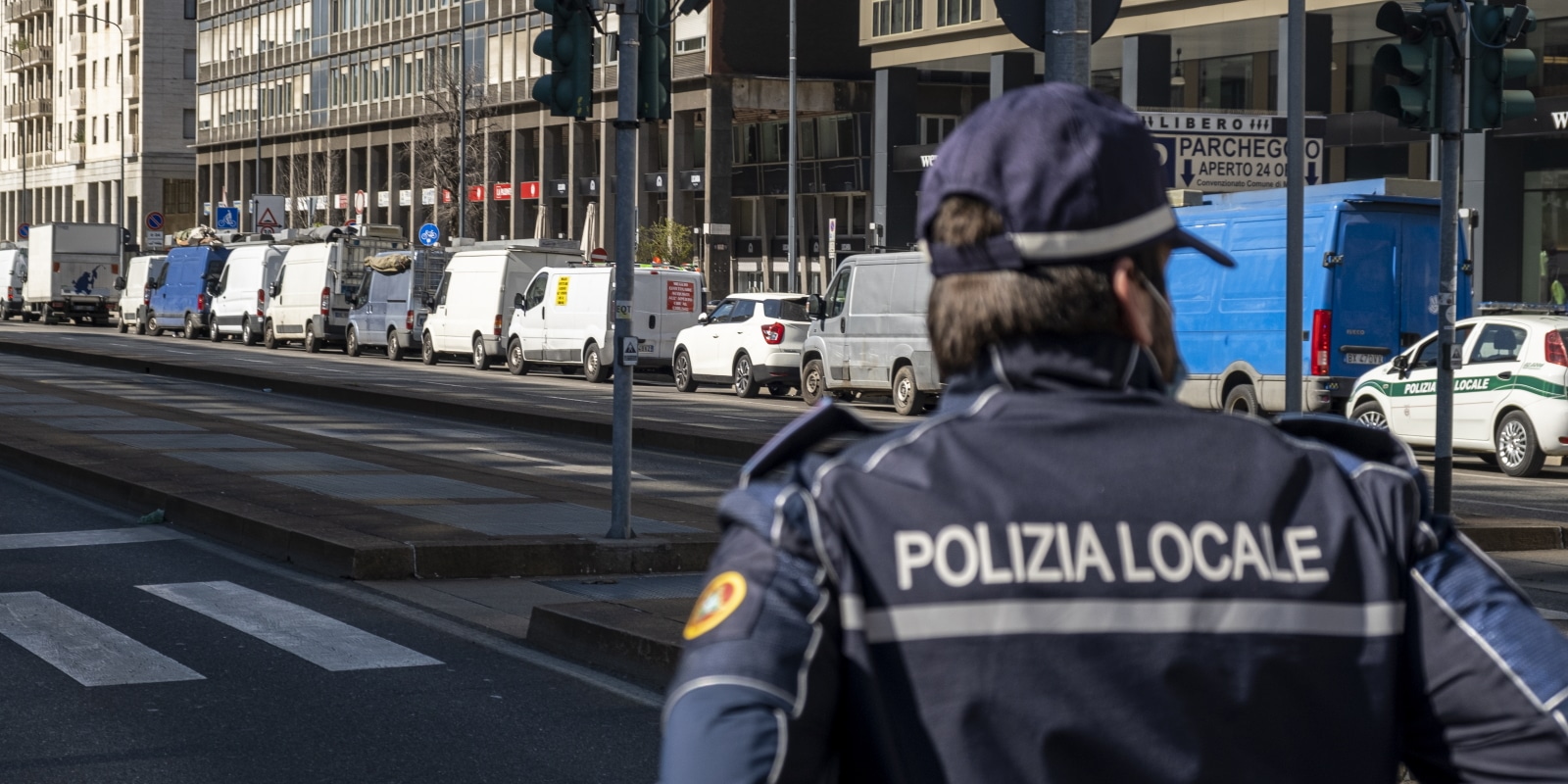 Catania, controlli a San Cristoforo: sanzionata una sala giochi per aver impiantato tende di copertura senza autorizzazione Polizia locale