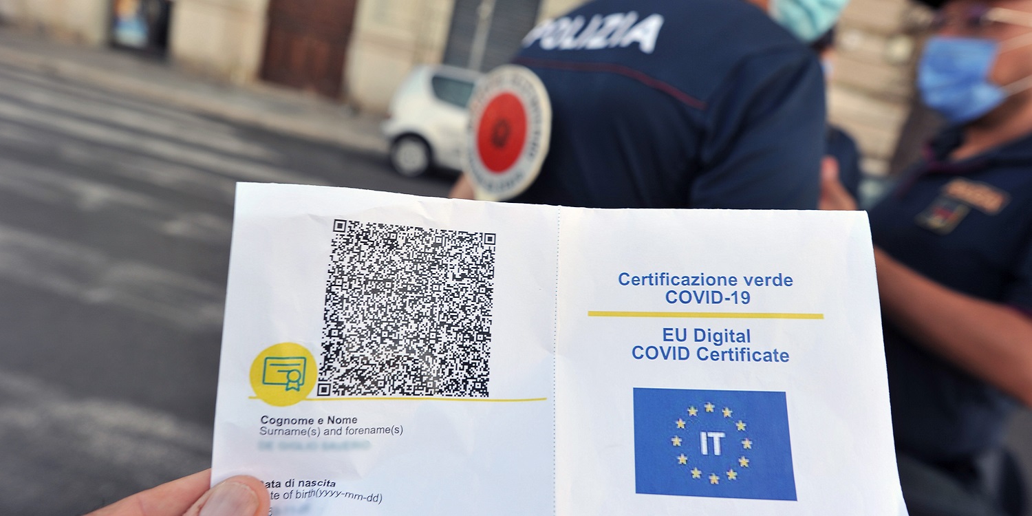Bolzano in zona gialla: attività giochi accessibili anche a clienti muniti di green pass normale imagoeconomica greenpass2