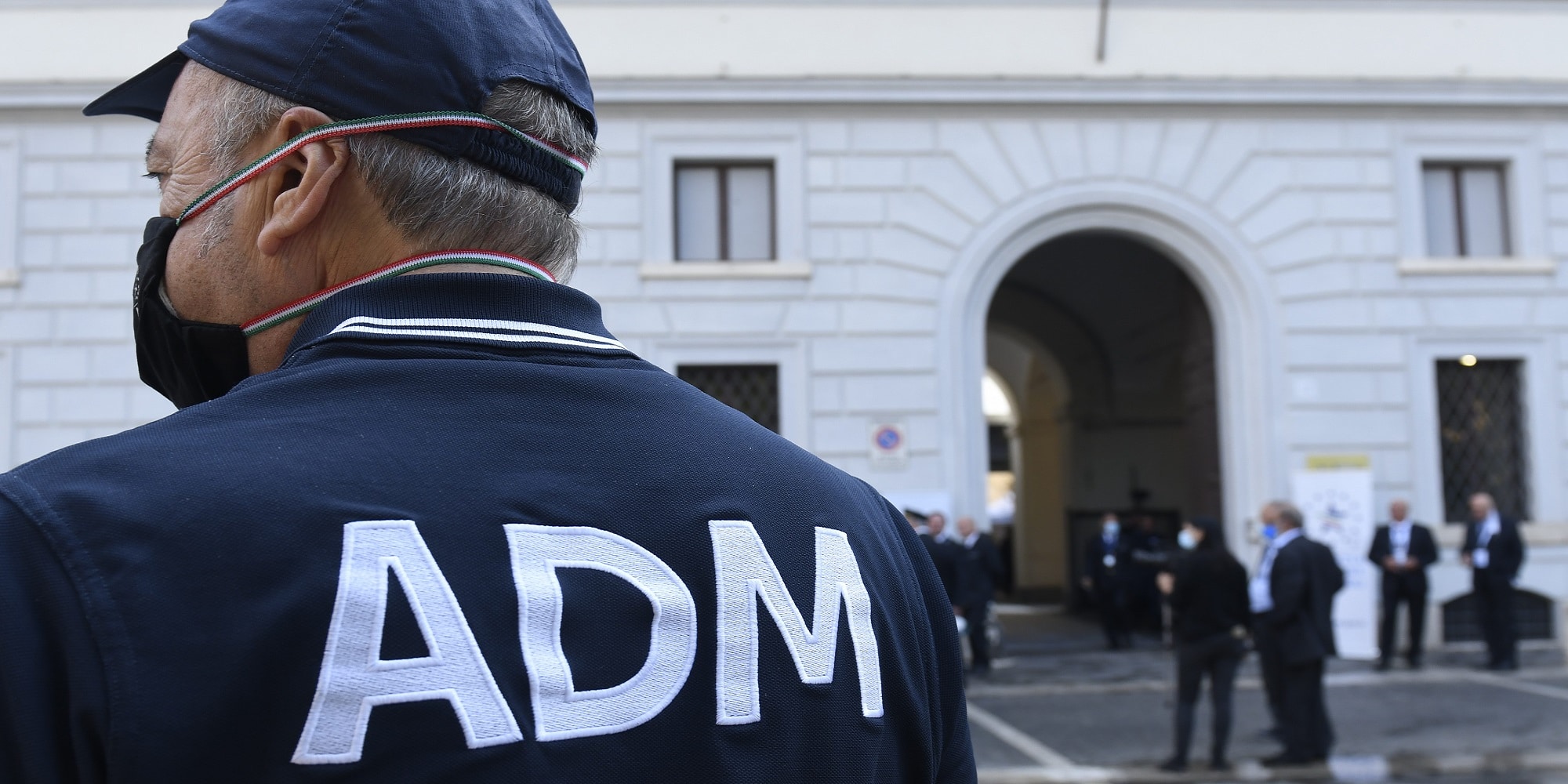 Scommesse online irregolari, denunciato titolare tabaccheria a Grosetto: rischia fino a 6 anni di carcere e 50mila euro di multa Scommesse online irregolari, denunciato titolare tabaccheria a Grosetto: rischia fino a 6 anni di carcere e 50mila euro di multa
