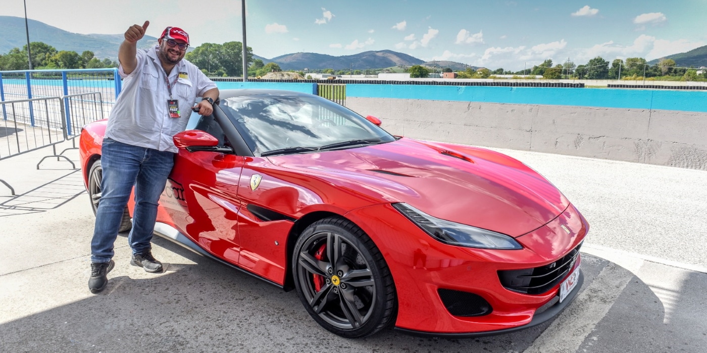 Tony Tubo diventa Tony Turbo: il celebre gamer scende in pista con la Ferrari Portofino Tony Tubo diventa Tony Turbo: il celebre gamer scende in pista con la Ferrari Portofino