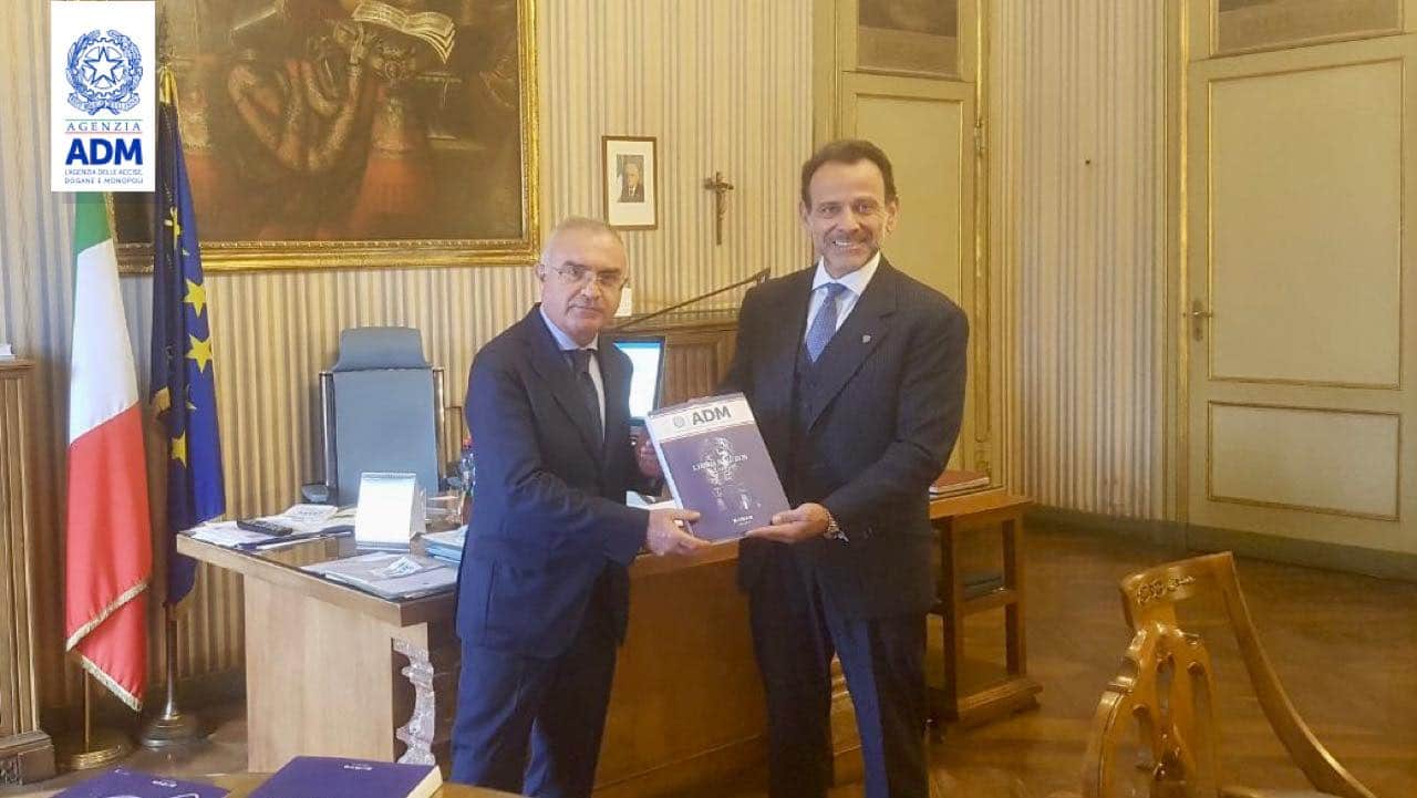 Adm, consegnato il Libro Blu 2020 al prefetto di Torino Adm, consegnato il Libro Blu 2020 al prefetto di Torino