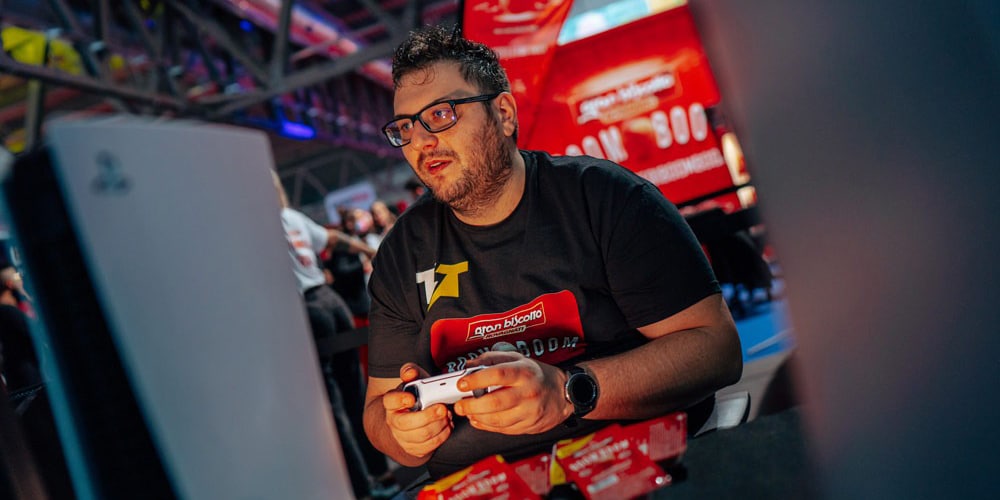 Tony Tubo Content Creator racconta Gran Biscotto BOOM BOOM di Rovagnati alla Milan Games Week Tony-Tubo_Rovagnati