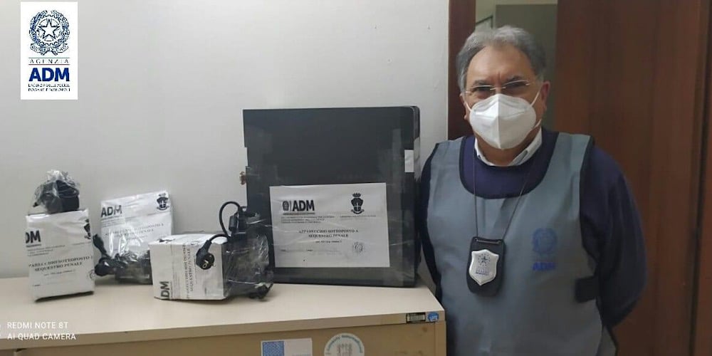 ADM, San Cipirello (PA): scommesse abusive in un corner ippico, 3 pc sequestrati. Previste sanzioni fino a 150mila euro e lungo stop all’attività ADM, San Cipirello (PA): scommesse abusive in un corner ippico, 3 pc sequestrati. Previste sanzioni fino a 150mila euro e lungo stop all’attività