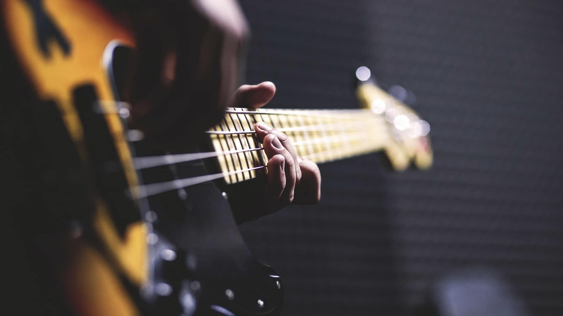 Ballare e suonare uno strumento con una console: viaggio attraverso i videogiochi musicali Ballare e suonare uno strumento con una console: viaggio attraverso i videogiochi musicali