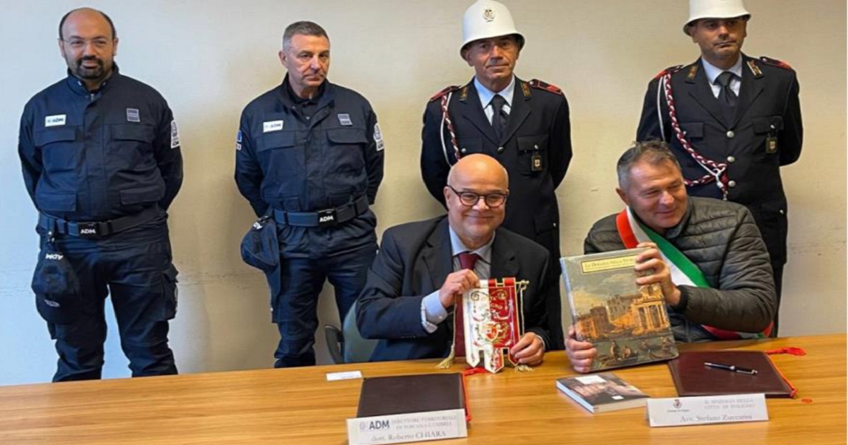Foligno (PG): ADM e Comune siglano protocollo per lotta alla produzione e al commercio di beni contraffatti Foligno (PG): ADM e Comune siglano protocollo per lotta alla produzione e al commercio di beni contraffatti