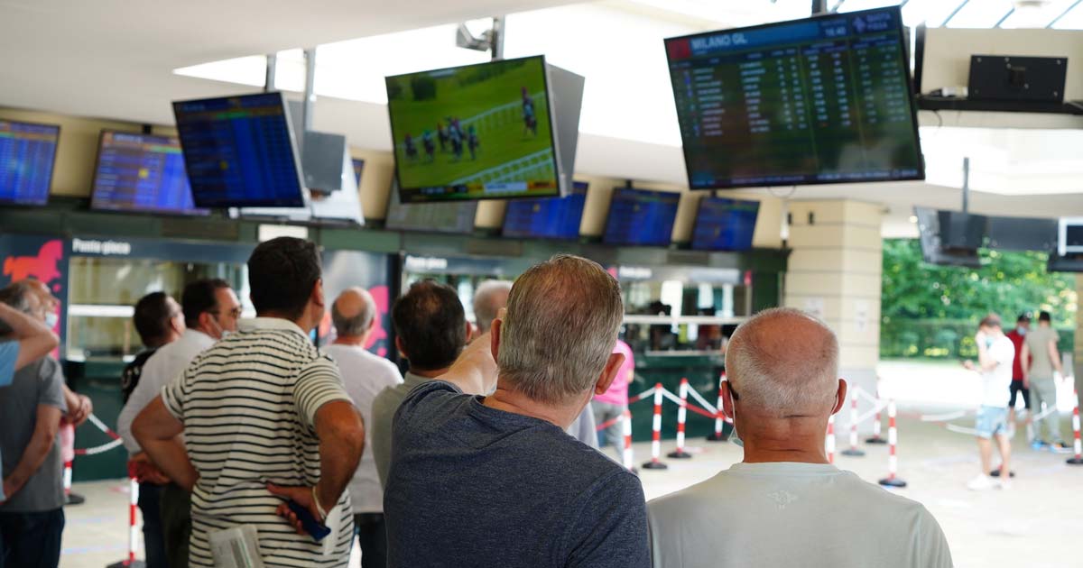 Scommesse ippiche in agenzia, nel periodo gennaio-agosto 2024 spesi 30,4 milioni Giocatore scommesse