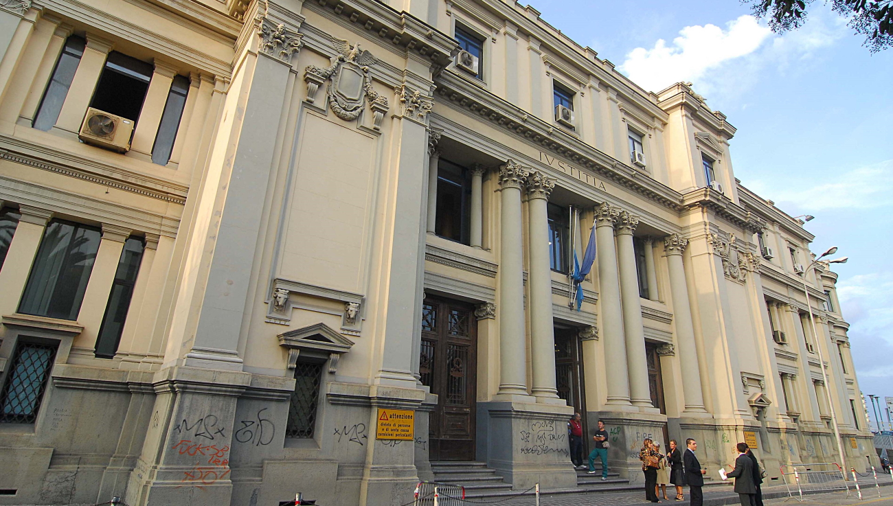 Gioco d’azzardo: il Questore di Catanzaro aggiorna la Tabella dei Giochi Proibiti, no a pubblicità e ingresso ai minori Gioco d’azzardo: il Questore di Catanzaro aggiorna la Tabella dei Giochi Proibiti, no a pubblicità e ingresso ai minori