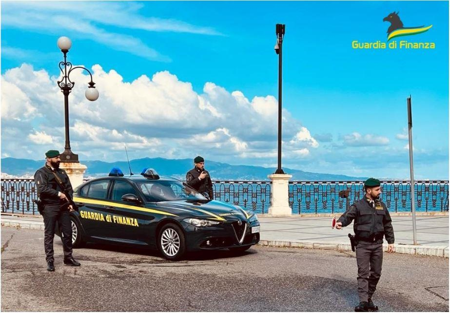 Reggio Calabria, infiltrazione della ‘ndrangheta nella raccolta delle scommesse online: sequestrati beni per oltre 500mila euro a imprenditore del settore (video) Reggio Calabria, infiltrazione della ‘ndrangheta nella raccolta delle scommesse online: sequestrati beni per oltre 500mila euro a imprenditore del settore (video)
