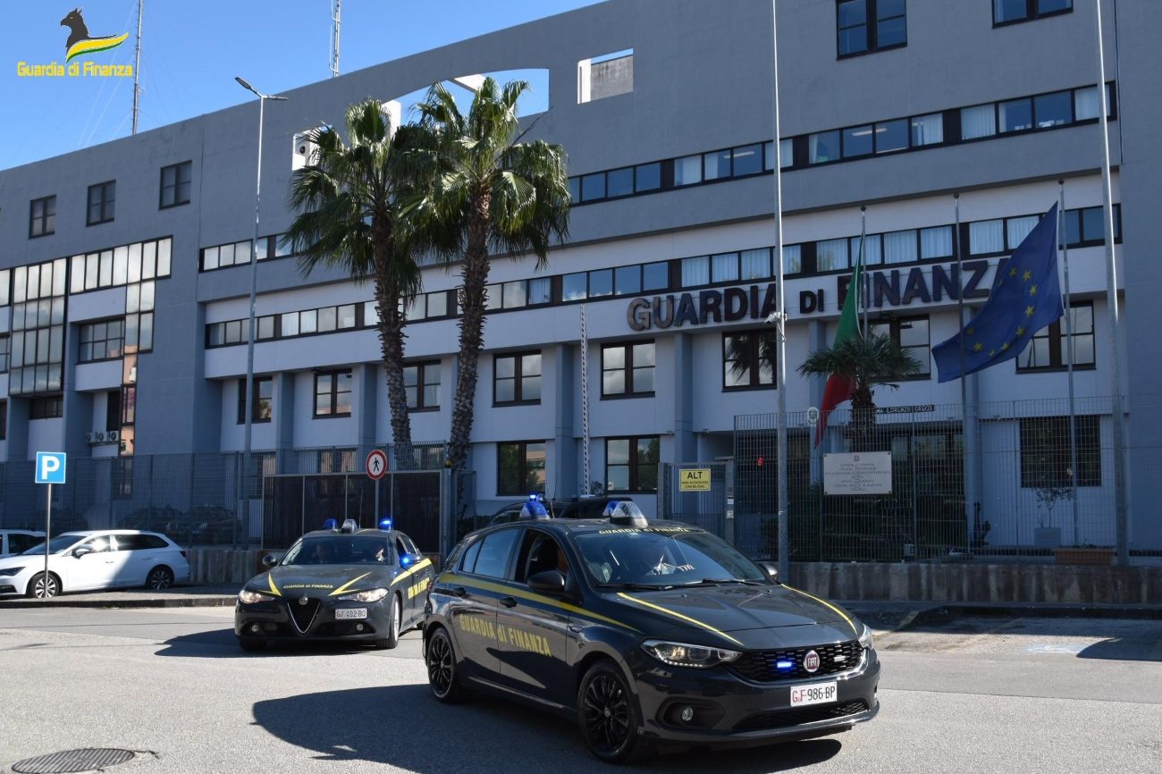 Sequestrati 22 apparecchi da gioco illegali nel Tarantino: segnalate 11 persone, sanzioni per quasi 120mila euro Sequestrati 22 apparecchi da gioco illegali nel Tarantino: segnalate 11 persone, sanzioni per quasi 120mila euro