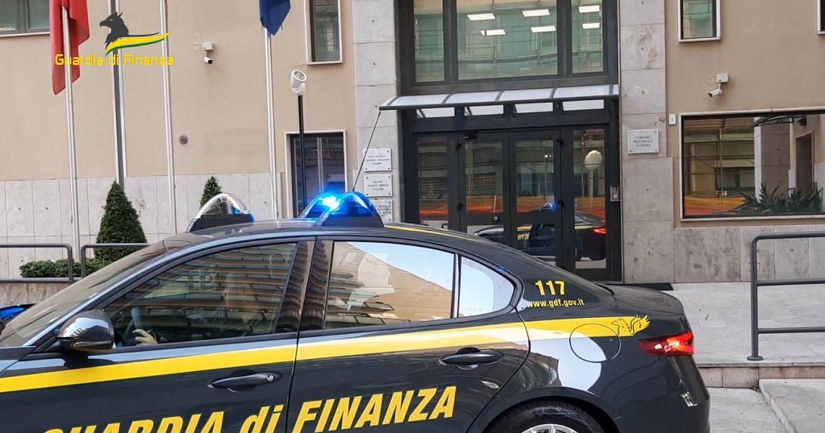 GdF Brescia, eseguite 31 perquisizioni a contrasto di un’associazione per delinquere: tre arresti e quattro denunce, una per gioco d’azzardo illegale GdF Brescia, eseguite 31 perquisizioni a contrasto di un’associazione per delinquere: tre arresti e quattro denunce, una per gioco d’azzardo illegale