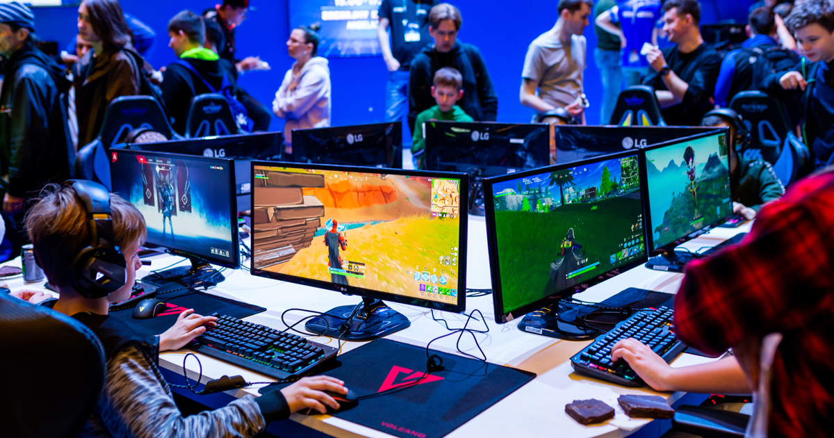 SIS lancia Competitive Gaming eSports con Codere esports