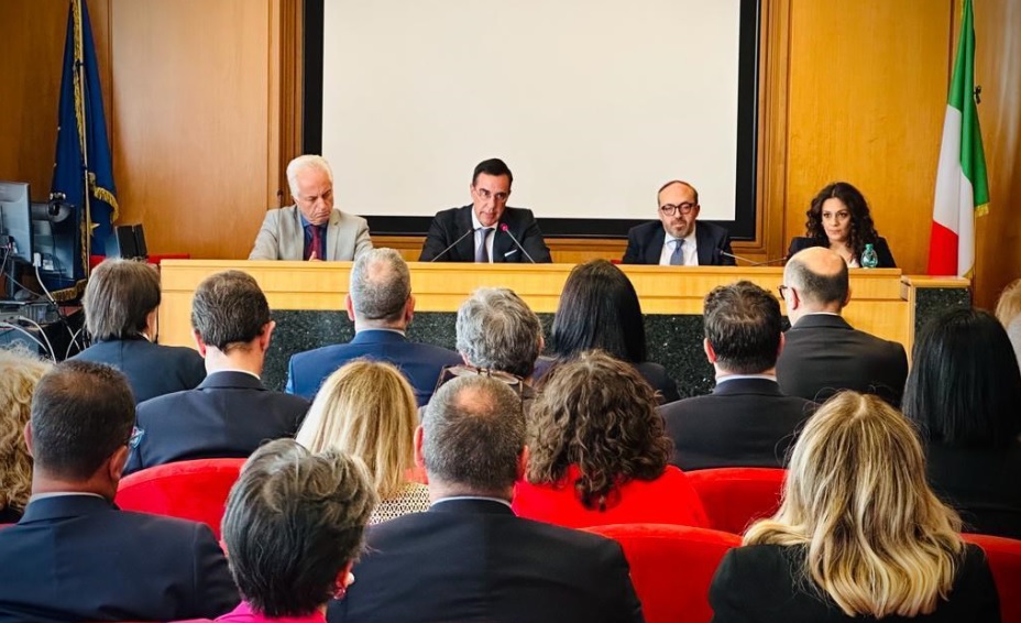 L’Agenzia delle Dogane e dei Monopoli rafforza il management, assunti 33 dirigenti L’Agenzia delle Dogane e dei Monopoli rafforza il management, assunti 33 dirigenti