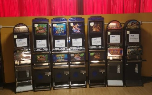 ADM, controlli in due esercizi nel Cagliaritano: sequestrati tabacchi venduti senza autorizzazione e 9 apparecchi da gioco illegali ADM, controlli in due esercizi nel Cagliaritano: sequestrati tabacchi venduti senza autorizzazione e 9 apparecchi da gioco illegali