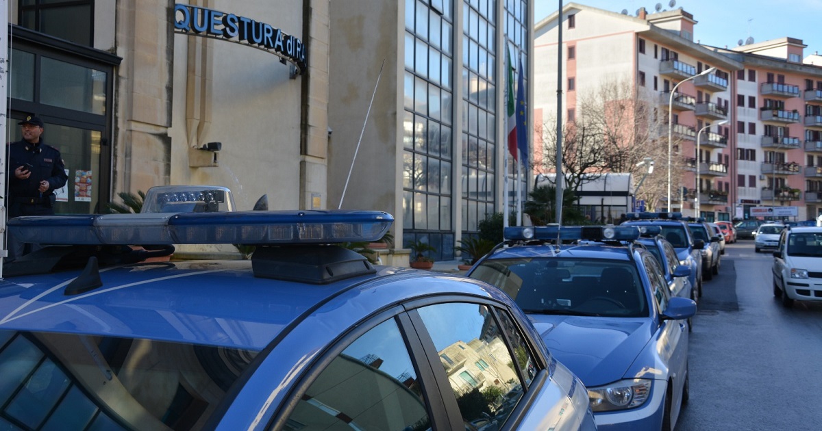 Catania, controlli della Polizia in tre centri scommesse e decine di identificati Catania, controlli della Polizia in tre centri scommesse e decine di identificati