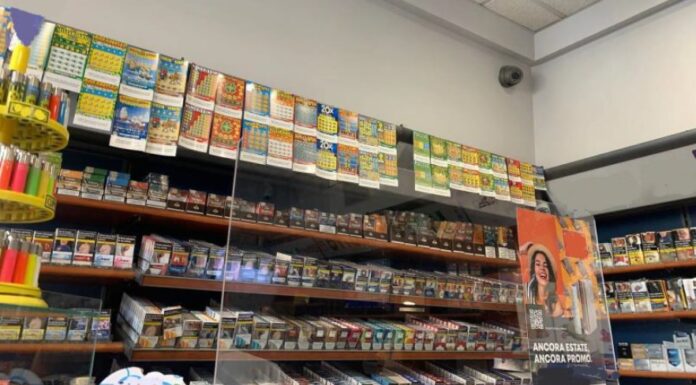Falso tecnico del concessionario di gioco truffa una tabaccheria per quasi 5mila euro