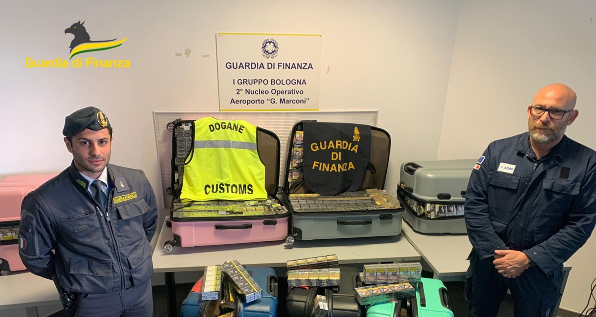 GDF Bologna: con l’Agenzia delle Dogane e dei Monopoli sequestrati piu’ di due quintali e mezzo di tabacchi lavorati esteri presso l’aeroporto “G. Marconi” GDF Bologna: con l’Agenzia delle Dogane e dei Monopoli sequestrati piu’ di due quintali e mezzo di tabacchi lavorati esteri presso l’aeroporto “G. Marconi”