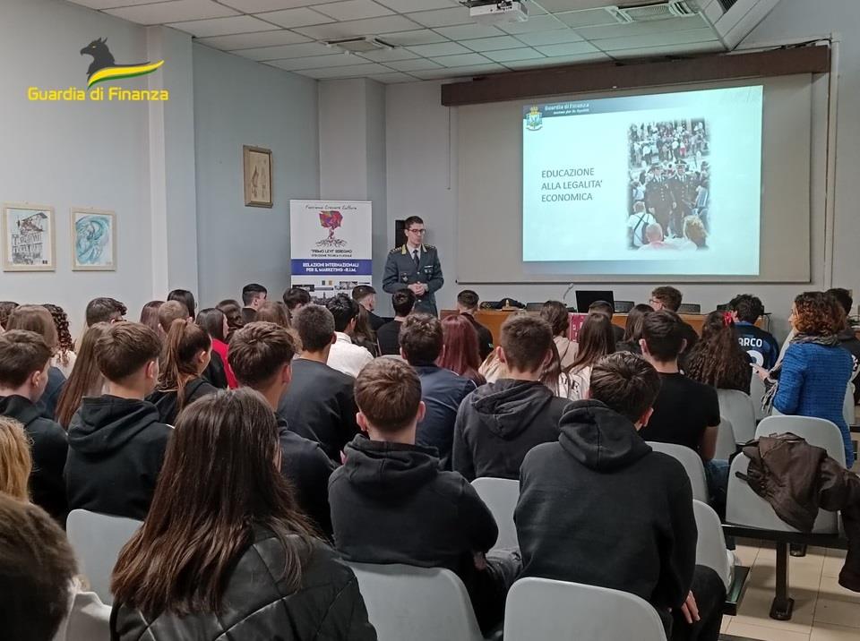 Monza e Brianza, Guardia di Finanza: proseguono incontri con istituti scolastici della provincia, focus anche su vigilanza comparto gioco e scommesse Monza e Brianza, Guardia di Finanza: proseguono incontri con istituti scolastici della provincia, focus anche su vigilanza comparto gioco e scommesse