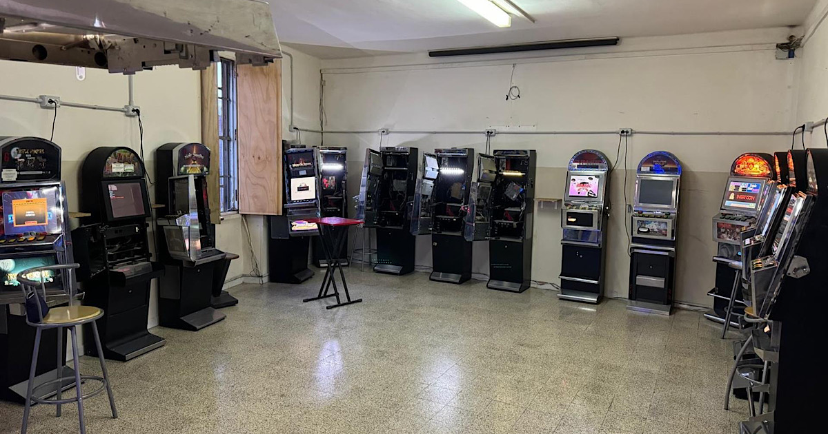 Taranto. La GdF smantella sala slot illegale con 20 apparecchi, denunciato il titolare Taranto. La GdF smantella sala slot illegale con 20 apparecchi, denunciato il titolare