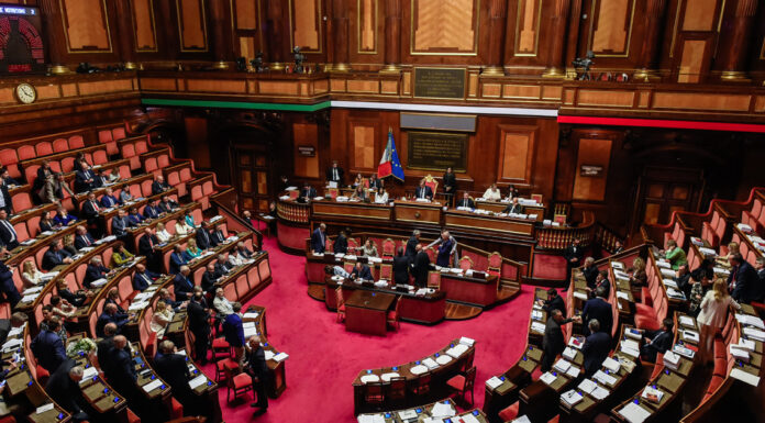 Senato, approvato ddl su detenzione domiciliare e dipendenze: PD e M5S criticano esclusione ludopatici da percorsi di recupero e misure alternative