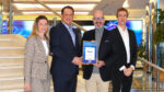 NOVOMATIC premiata ancora una volta con il “Business Superbrands Austria Award” Nella foto da sinistra a destra: Alexandra Lindlbauer (Direttrice Marketing & Comunicazione del Gruppo), Stefan Krenn (Membro del Consiglio di Amministrazione di NOVOMATIC AG), András Wiszkidenszky (Direttore Regionale Superbrands), Lukas Langreiter (Client Relationship Manager Superbrands)