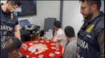 Palermo, smantellata bisca clandestina in negozio di casalinghi: 13 denunciati e 15mila euro sequestrati (VIDEO) Palermo, smantellata bisca clandestina in negozio di casalinghi: 13 denunciati e 15mila euro sequestrati (VIDEO)