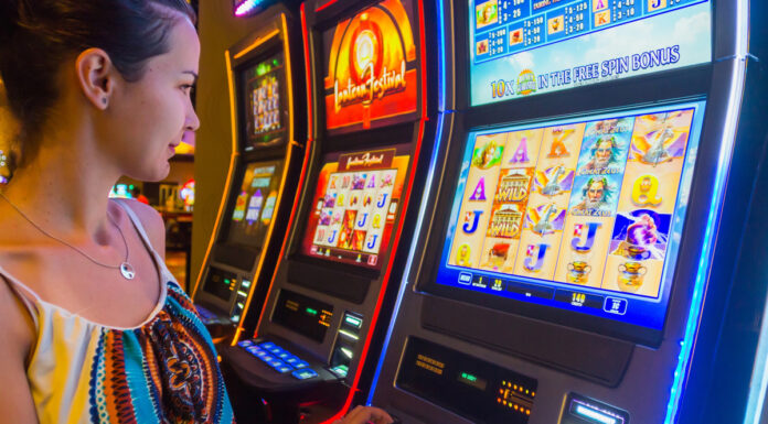 Slot con sigilli del guscio e della scheda alterati: il richiamo ai difetti del produttore non basta, confermata la sanzione
