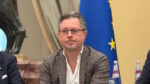 “Le nuove regole del gioco”, Borrelli (AVS): “No a duopoli e desertificazione del territorio. Il riordino fisico non può favorire pochi grandi gruppi” “Le nuove regole del gioco”, Borrelli (AVS): “No a duopoli e desertificazione del territorio. Il riordino fisico non può favorire pochi grandi gruppi”