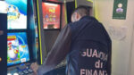 Torino, controlli sul gioco: 20 interventi, 7 apparecchi irregolari e oltre 6 milioni di euro tra tributi evasi e sanzioni (VIDEO) Torino, controlli sul gioco: 20 interventi, 7 apparecchi irregolari e oltre 6 milioni di euro tra tributi evasi e sanzioni (VIDEO)