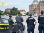 Padova, blitz contro la criminalità cinese: 8 arresti e 24 denunce. Smantellata rete di droga, sequestrata anche una bisca clandestina in centro (VIDEO) Padova, blitz contro la criminalità cinese: 8 arresti e 24 denunce. Smantellata rete di droga, sequestrata anche una bisca clandestina in centro (VIDEO)